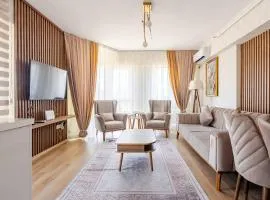 Deluxe King Suite MAI21