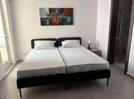 F41 Private room ensuite shared flat