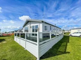 Stunning 6 Berth Lodge With Full Sea Views In Suffolk Ref 68007Cr
