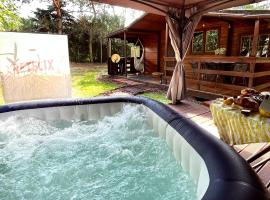 DOM LAS 2-natura, relaks, jacuzzi, akwen Jeziorsko: Kolonia Strachocice şehrinde bir otel