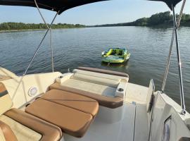 Adventure Boat on the Danube, hotel a Bratislava