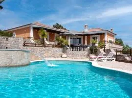 Villa Topázio - 4 Bedrooms, Private Pool, Jacuzzi, Airco & Sea Views!