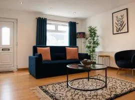2BR House Free Parking Easy City Access