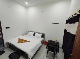 Hotel O by OYO Avantika Palace