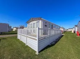 Lovely Caravan With Seaviews And Decking Near Pakefield Beach Ref 68040Cr