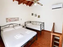 Pozzo House Corfu - Traditional House for 3 near Agios Georgios Beach