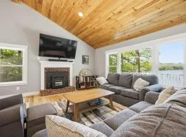 Lakeside Escape on Crescent Lake with Sauna Fire Pit