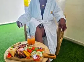 Évasion en Plein Cœur de Port-Louis T2 avec Piscine, Jacuzzis, Sauna, Tapas & Mocktails