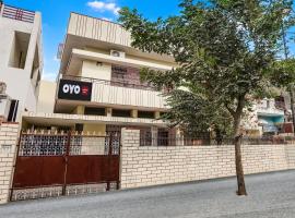 Hotel O Shubh Kashi Palace, khách sạn ở Kakarmatha