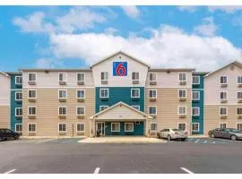 Motel 6 Suites Birmingham Pelham, AL