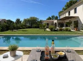 Contemporary villa with pool near Aix-en-Provence
