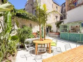 OSA - Stella - Garden Hostel with bar