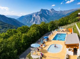 Village vacances de Valmeinier "Les Angeliers" – hotel w mieście Valmeinier