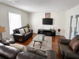 Spacious 4 Bedroom Home in Orangeville with Free Parking, Laundry and Deck - 10 Min Walk to Headwaters Hospital, 5 Min to Mount Alverno - Great for Medical & Family Stays!