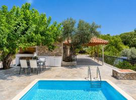 Oak Tree Cottage, hotel v mestu Pefkias