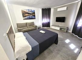 Hotel Velis, hotel em Vélez-Málaga