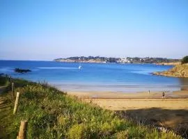 Ti Yann, studio with sea view Kerfany Beach