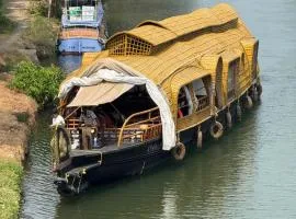 Aura Houseboats