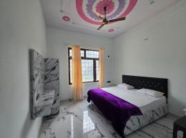 Chutwāpīpal에 위치한 호텔 Devoshi Hotel and Restaurant