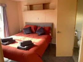 Cabin Sleeps 6 with Parking near Beach