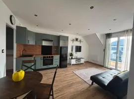Bright new 2-bedroom apartment, field views