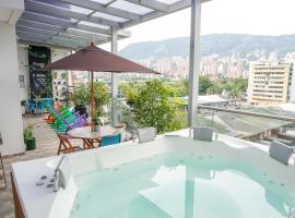 Hotel Sixtina Plaza Medellin، فندق في ميديلين