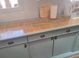 Renovated charming cottage with all amenities