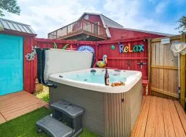Fredericksburg Barn w/ Balcony: Sip, Soak + Hike