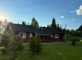 Yllästölli 2 A, Äkäslompolo