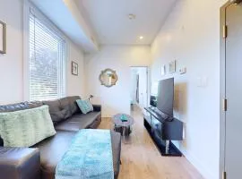 StayStreet Suites - Modern & Bright Queen Suite