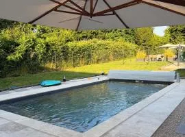 Chalet en bois indépendant, terrasse et accès piscine