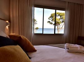 Lufra Beachside Hotel، فندق في إغليهاوك نيك