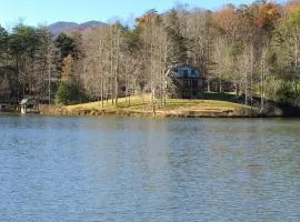 Lodge on Mirror Lake