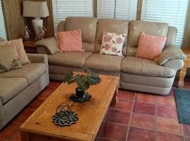 Relaxing golf course retreat