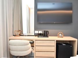 Giulia Center Hotel, hotel a Tirane