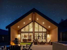 Meadow view Cabin w/ MIL, Game Room, Hot Tub