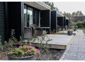 BLÅBJERGGAARD - Hennebysvej 60, hotel a Henne Strand