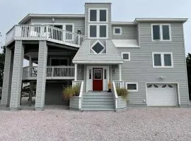 Lagoon Front Loveladies Dock Decks Beach Badges Bikes Ping Pong Table Foosball Wifigorgeous Reverse-Living Loveladies Contemporary On A