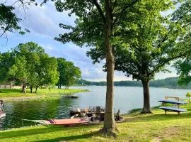Waterfront 3BR Loft w Dock on Lake of Egypt