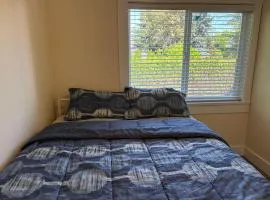 Guest House Near Surrey Central & King George Hub - Free Parking