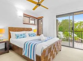Trinity Beach Top Floor Studio Apartment