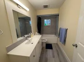 30 Min to BC Place - Surrey Central Guest House - Free Parking