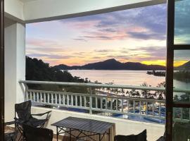 Studio Room Marina Height's Hotel Residence with Seaview, hotel di Lumut