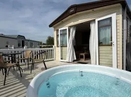 Oak Village 83 - Grange Leisure Park - hot tub, pet friendly, central heating - Meadow Lakes Caravan & Lodge Hire