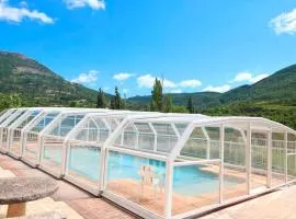 Appartement moderne à La Roche-sur-le-Buis, avec piscine.
