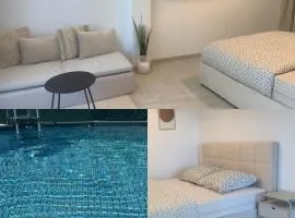 studio indépendant avec jardin & piscine dans villa