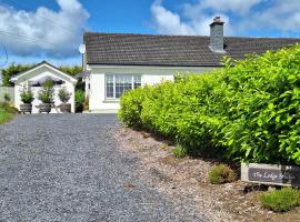 Quiet countryside studio apartment - recently renovated and amazing views, hotel Athboyban