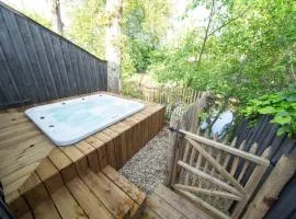 Bright house with spa and lake access