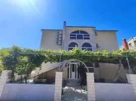 Apartments David