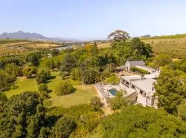 Avemore Hidden Haven - wood fired hot tub and full Backup power